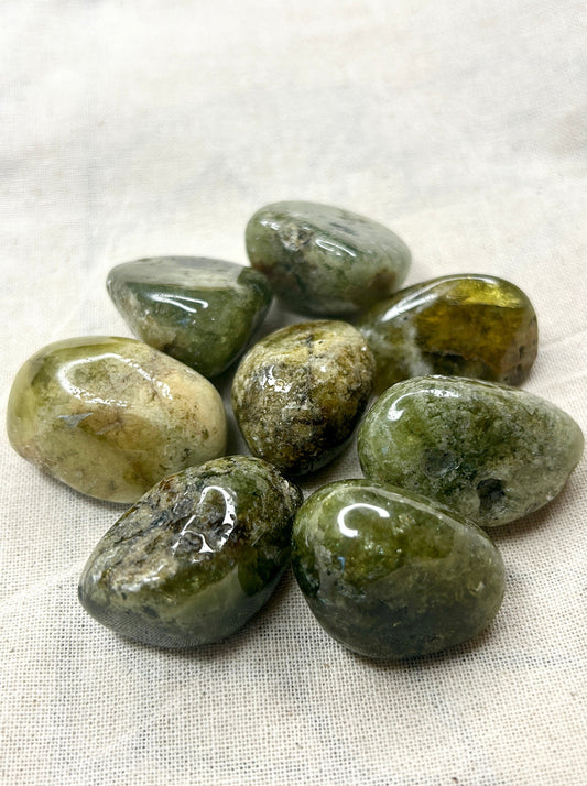 Green Garnet Tumble