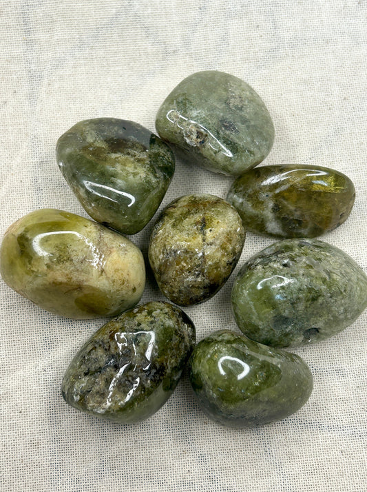 Green Garnet Tumble