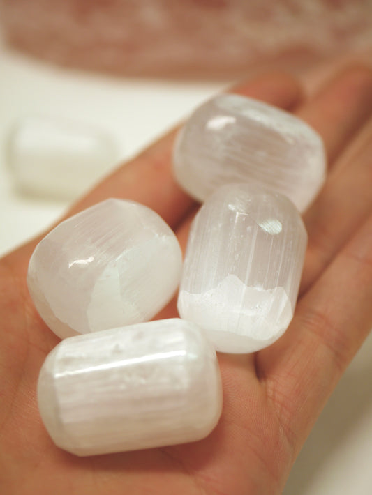 Selenite tumbled stone