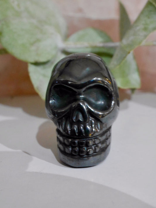 Mini hematite skull carving