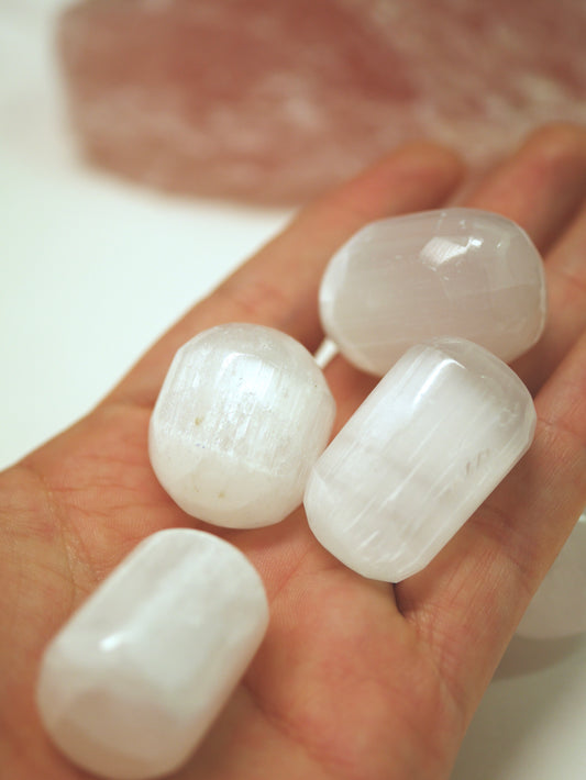 Selenite tumbled stone