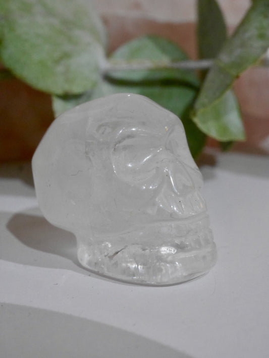 Mini quartz skull carving