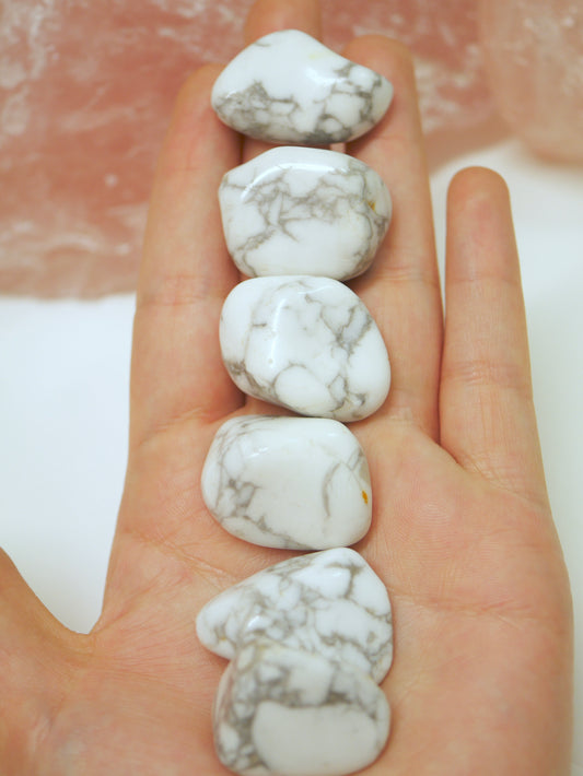 Howlite tumbled stone